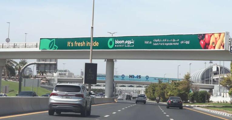 迪拜機(jī)場高速廣告